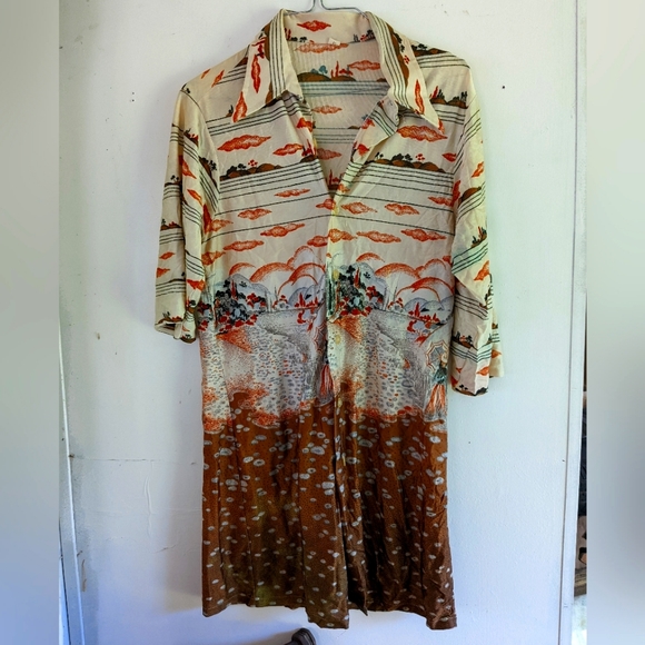 '70s novelty print button up - Picture 2 of 3